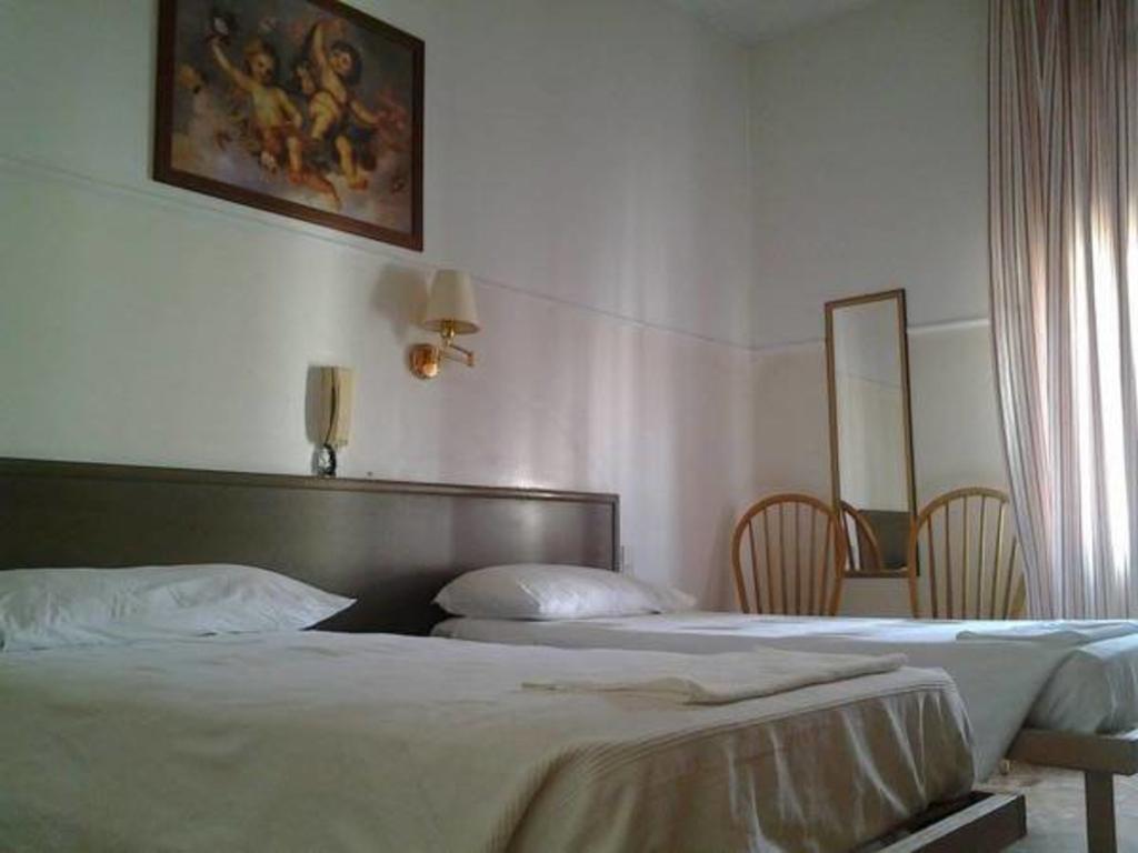 Hotel Parini Cesano Boscone Exteriör bild